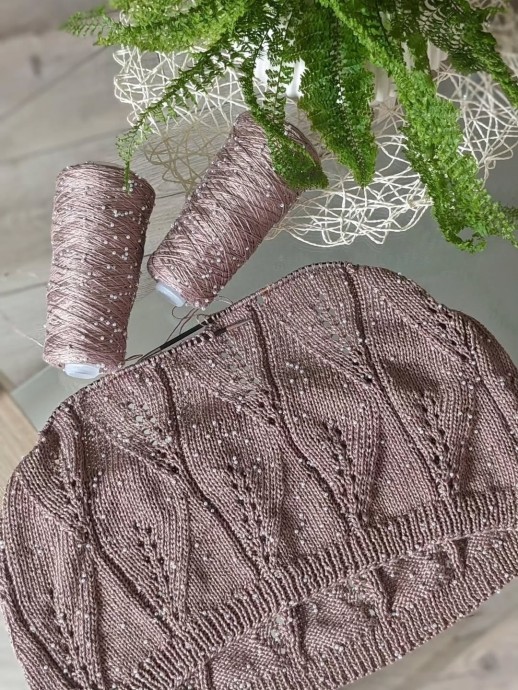 Красивый узор с листьями