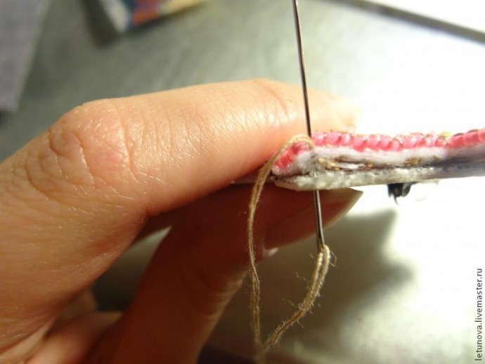 ​Брошь из бисера и лент: часть 4