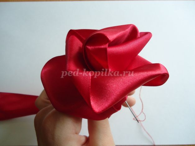 ​Букет роз из атласных лент: часть 1