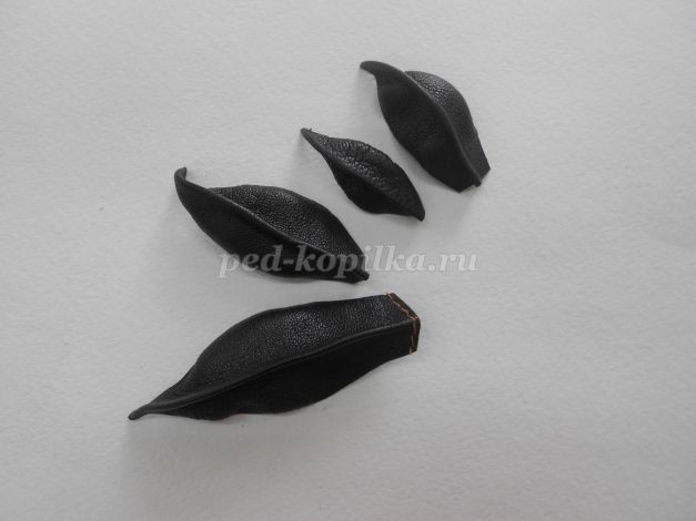 Цветок из кожи