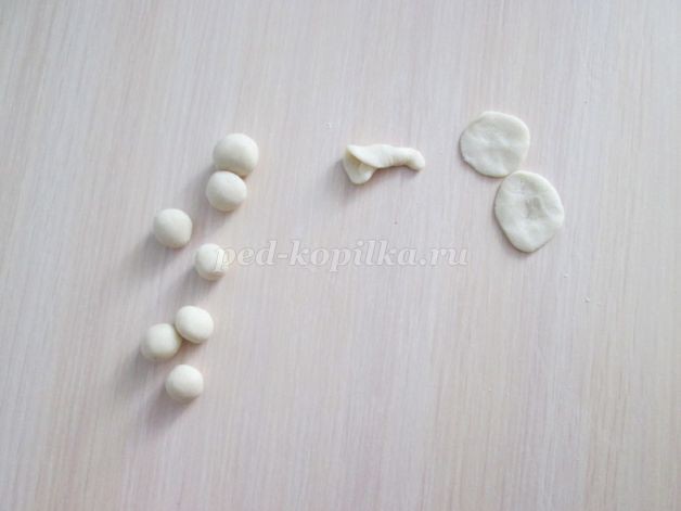 Панно из соленого теста и бисера "Пшеничные розы": мастер-класс, часть 2