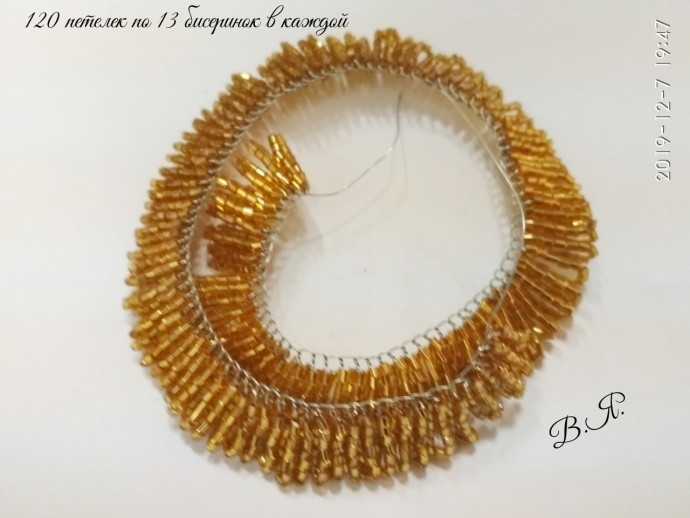 ​Новогодняя пуансеттия из бисера и рубки