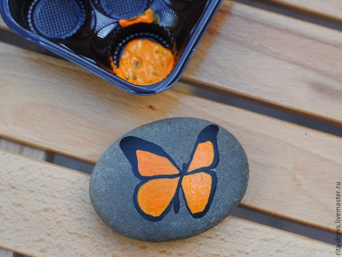 Роспись камня "Живая бабочка"