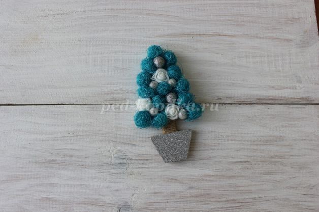 Ёлочка магнит на холодильник из сизаля