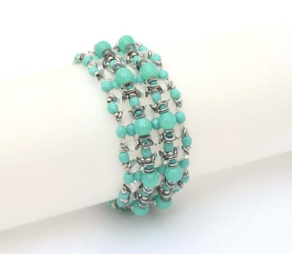 ​Плетем голубой браслет