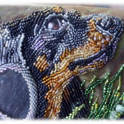 Вышиваем бисером по коже собачку таксу: часть 2