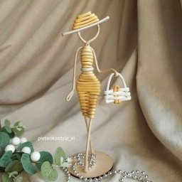 Прелестные фигурки из бумажных трубочек