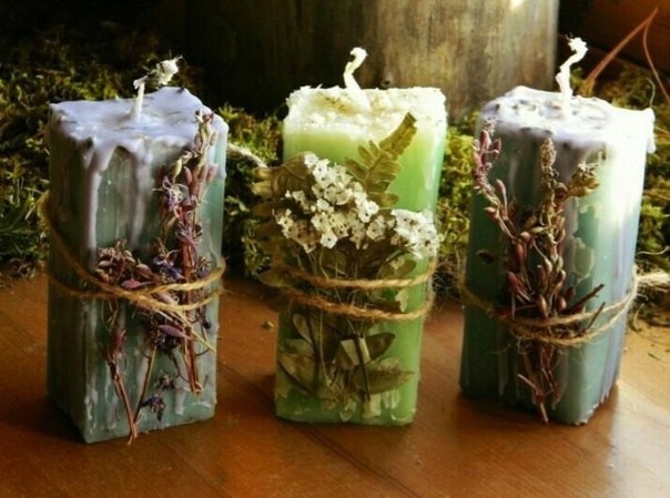 ​Свечи с добавлением лепестков и трав