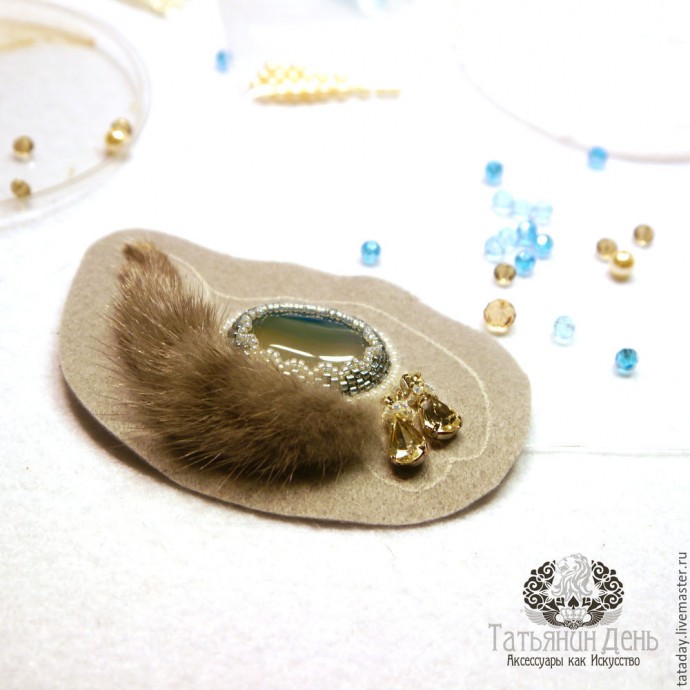 ​Создаем шикарную зимнюю брошь с мехом: часть 2