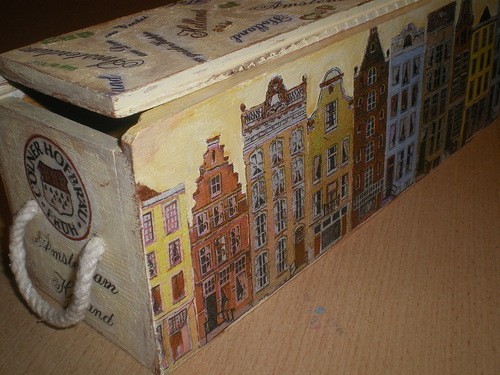 ​Декупаж старой коробки из-под вина: часть 1