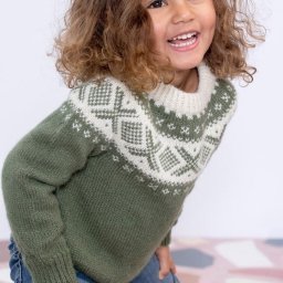 ​Джемпер для модницы с круглой жаккардовой кокеткой спицами