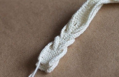 Интересный способ завязать косичку для отделки