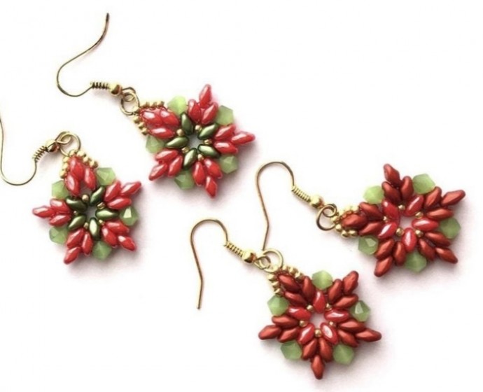 Новогодний цветок: пуансеттия из бусин супердуо и бисера