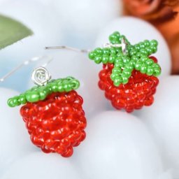 ​Ягода малины из бисера