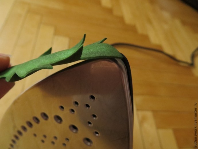 Гербера из фоамирана: часть 3