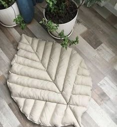 Коврики в виде листьев в скандинавском стиле