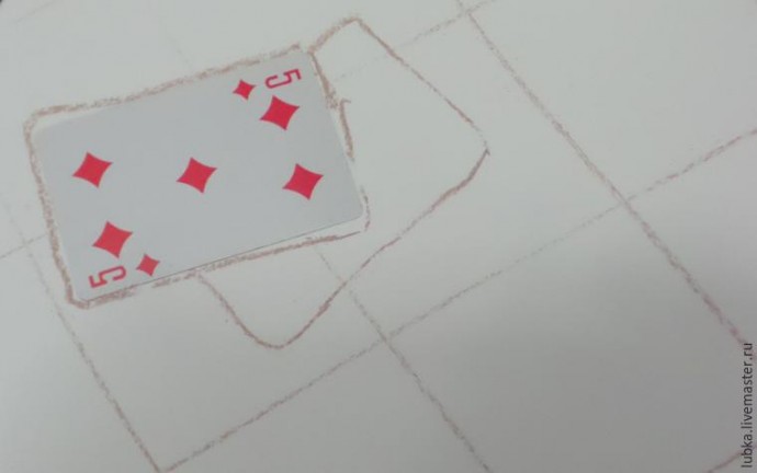 Расписываем стульчик в стиле "Алиса в стране чудес": часть 1