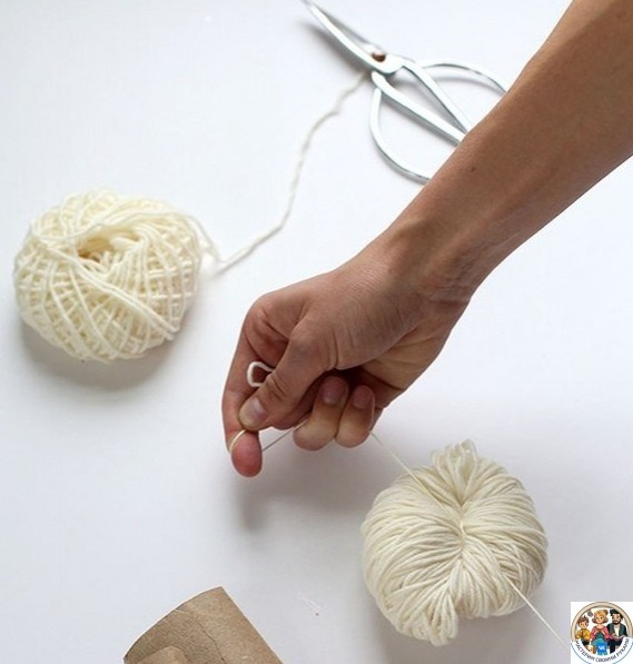 Пушистый мягкий коврик из помпонов