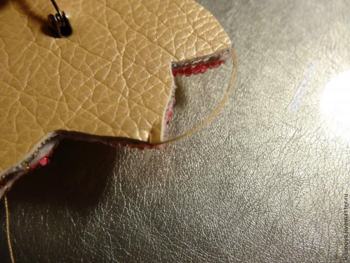 ​Брошь из бисера и лент: часть 5