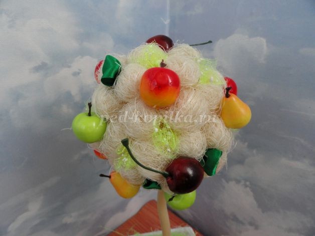 ​Фруктовый топиарий из сизаля: часть 2