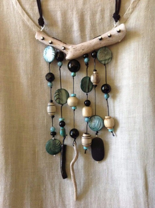 ​Колье из деревянных бусин