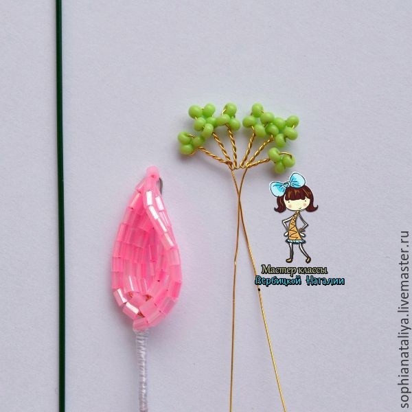 Пуансеттия "Рождественская звезда" из бисера и рубки