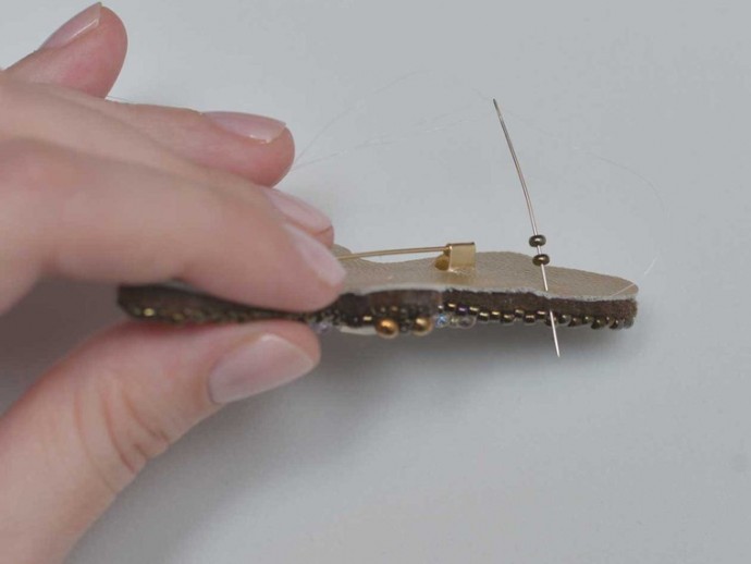 Брошь из бисера "Стрекоза": часть 2