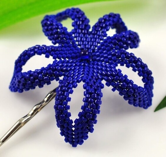 Цветочные украшения из бисера