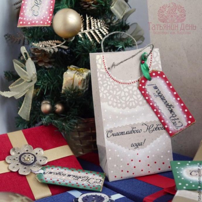 ​Делаем новогодний крафт-пакет с биркой-поздравлением: часть 2