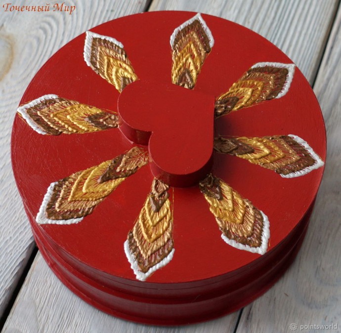 Процесс создания оригинальной шкатулки в технике контурной росписи: часть 2