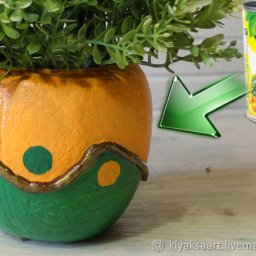 Идеи цветочных горшков из колготок и консервных банок