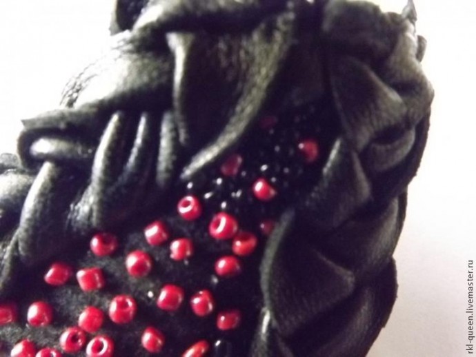 ​Создаем вышитое бисером колье "Воротничок" с элементами кожи: часть 3