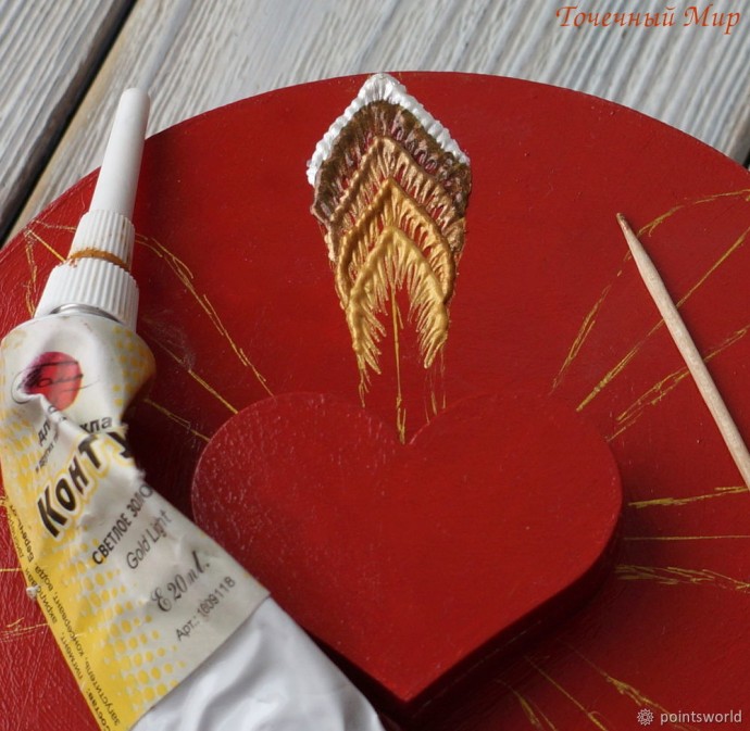 Процесс создания оригинальной шкатулки в технике контурной росписи: часть 2