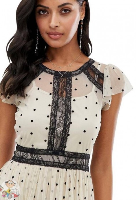 Платья с кружевными деталями: идеи для творческого вдохновения