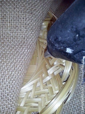 Создание осенней композиции с плетеным веночком и свечой: часть 2