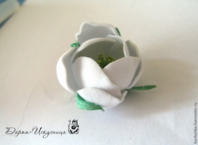 Декорируем свечу для семейного очага с цветами из фоамирана: часть 3