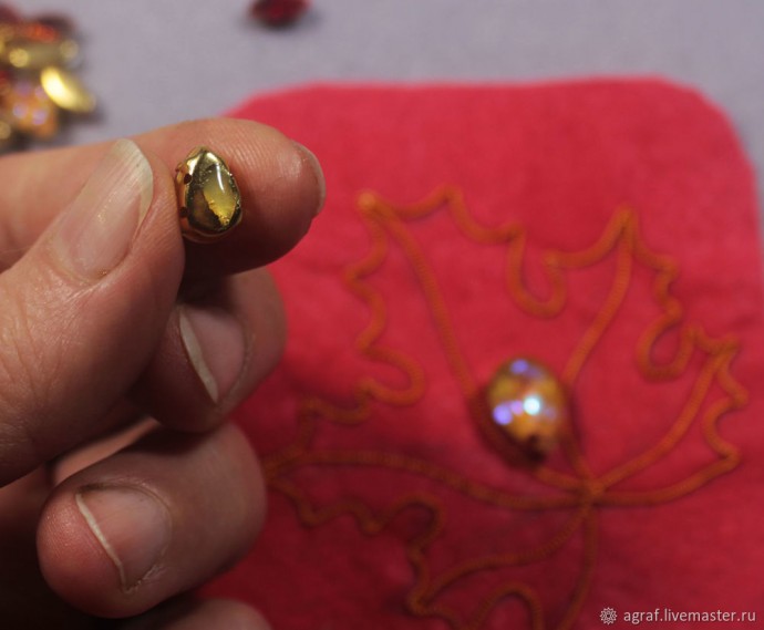 Брошь "Кленовый листочек" Брошь "Кленовый листочек"