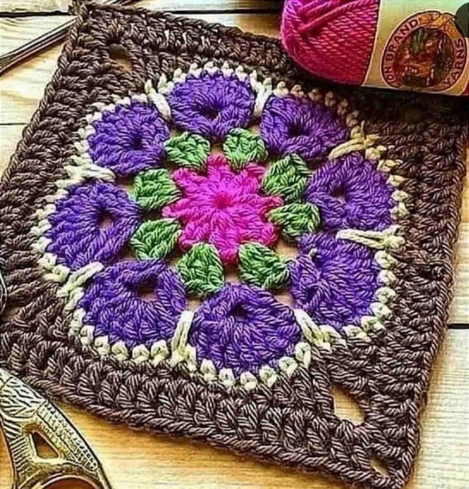 Цветочный мотив крючком