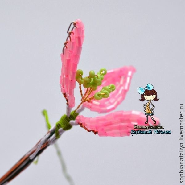 Пуансеттия "Рождественская звезда" из бисера и рубки