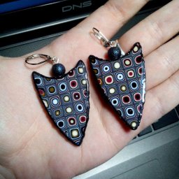 Создаем стильные серьги из полимерной глины с квадратными узорами: часть 1