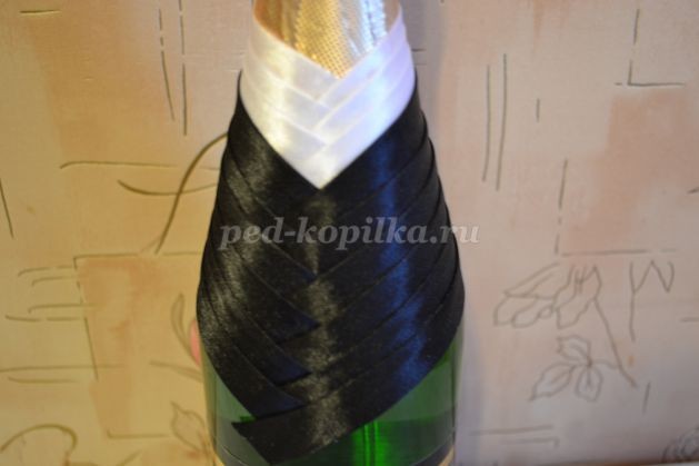 Украшение бутылок шампанского на свадьбу: мастер-класс, часть 1 Украшение бутылок шампанского на свадьбу: мастер-класс, часть 1