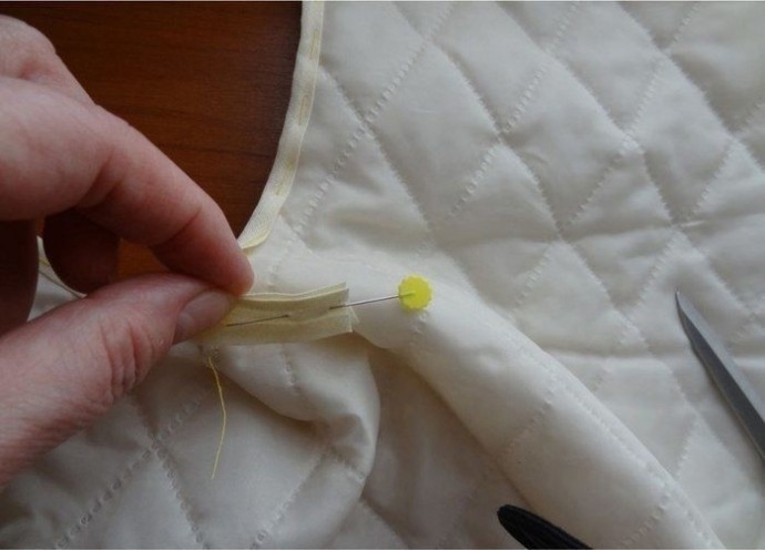 ​Обработка косой бейкой в кольцо