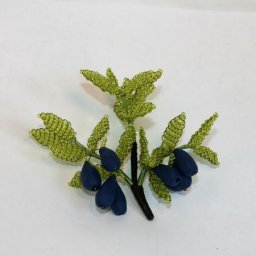 Ветка жимолости из бисера и полимерной глины