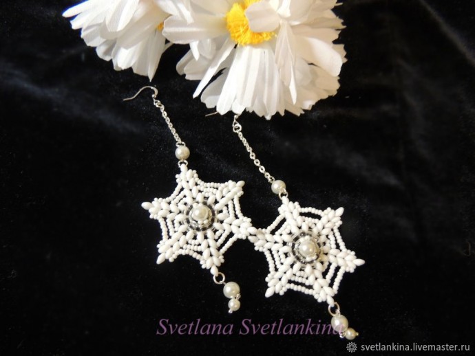 Зимний вальс из бисера и твина Зимний вальс из бисера и твина