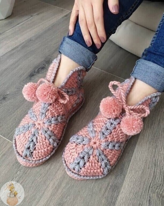 Узорные вязаные тапочки