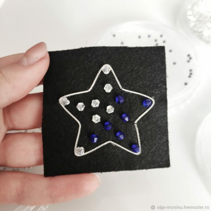 ​Делаем брошь из бисера звезду: часть 1