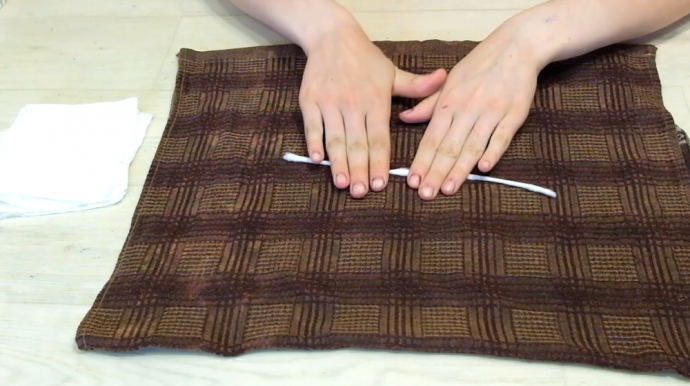 Декорируем радужный горшочек из пластикового ведерка и салфеток