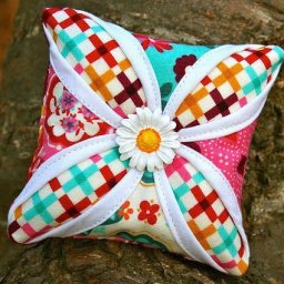 Пёстрая игольница: мастер-класс