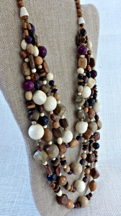 ​Колье из деревянных бусин
