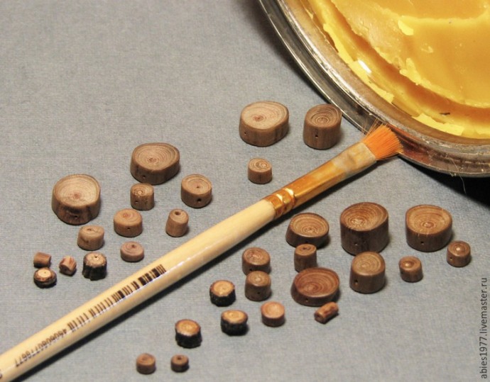 Изготавливаем этнобусины из веточек рябины Изготавливаем этнобусины из веточек рябины